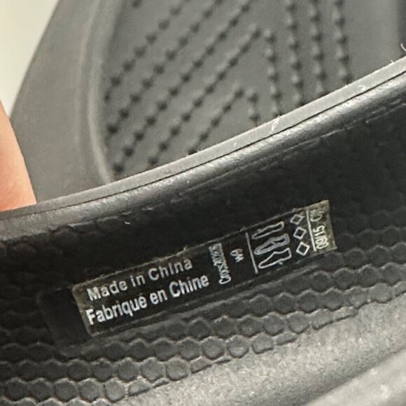 Crocs Flat Size 8 Black slip on shoes flats comfort - Picture 5 of 7